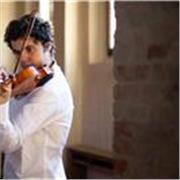 Giovane violinista con esperienza in campo concertistico