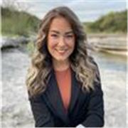 Native English tutor offering online lessons, providing fun learning engagement. 