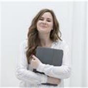 Profesora de Español para Extranjeros (ELE) con máster y experiencia internacional. Clases online personalizadas para adultos.