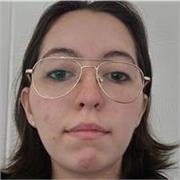 Profesora de Lengua imparte clases a alumnos de todas las edades