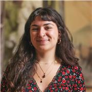 Diplômée de Sciences Po, professeure en soutien, aide aux devoirs, et préparation aux épreuves