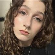 Studentessa offre ripetizioni di inglese