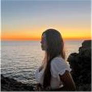 Me defino como una persona muy simpática, mi pasión es enseñar y preferiblemente me gustaría enseñar a niños.