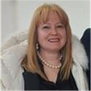 Madrelingua spagnola con studi in filologia ed esperienza nell'insegnamento, impartisce lezioni private di spagnolo