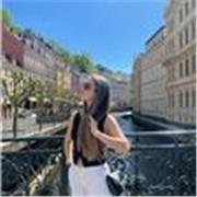 Me defino como una persona paciente, que le gusta enseñar y aprender también. Me gustaría darle clases a niños.