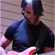 Insegnante professionista con esperienza decennale impartisce lezioni private di chitarra (Pop, rock, metal, blues e jazz)