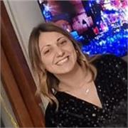 Ricercatore universitario in biologia impartisce lezioni di biologia