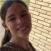 Liebevolle Nachhilfelehrerin für Deutsch und Mathematikunterricht für Grundschulkinder