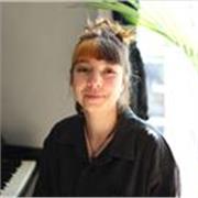Professeure de piano pour élèves de tout âge et tout niveau