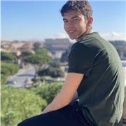 Ragazzo giovane offre lezioni di Matematica non solo per capirla ma anche per farla piacere