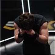 Joven entrenador personal, competitivo, cercano, atleta profesional con experiencia formado