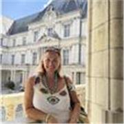 Native French tutor with 15 years tutoring experience offering private online French lessons for children, teenagers and adults
