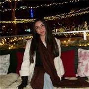 Adapto mis clases a las necesidades de cada estudiante, ayudándolos a mejorar su fluidez, comprensión y preparación para exámenes