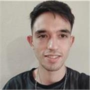 Profesor de matemáticas, imparte clases a adolescentes de secundaria