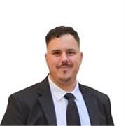 Profesor titulado en informática con experiencia, especializado en redes y en formación constante.