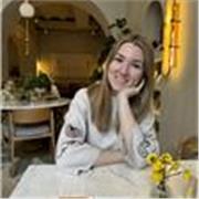 English Tutor helping students of all ages build confidence in speaking