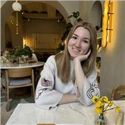 English Tutor helping students of all ages build confidence in speaking