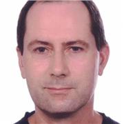 Deutsch-Tutor, der Kindern und Erwachsenen hilft, die deutsche Sprache zu erlernen bzw. bisherige Kenntnisse zu verbessern.