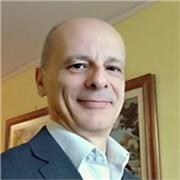 Professionista del graphic design con trent'anni di esperienza offre lezioni on line basate su un programma su misura e metodo