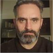 Dottore Agronomo e Enologo, con formazione classica. Grande professionalità