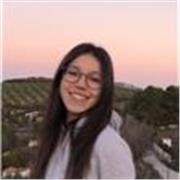 Profesora de inglés, con un nivel C1 acreditado por Cambridge. Clases para todos los niveles, de manera virtual. 