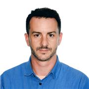 Docente empresarial multilingüe, orientado a formación internacional efectiva.