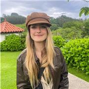 Titulada en C1 de Cambridge. He ofrecido clases de niveles comprendidos entre A2 y B2 en el centro de Charlie’s Language School