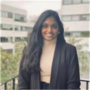 Passionnée par l’enseignement et la transmission des savoirs , j’ai à cœur d’accompagner chaque élève de manière personnalisée. 