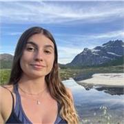 Soy una estudiante de cuarto año de carrera en educación primaria, especializada en pedagogía terapéutica.