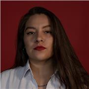 Maestra en el sector escolar y cultural