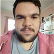 Profesor de Inglés imparte clases a alumnos de todas las edades