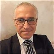 Laureato in Scienze Politiche con lode, vecchio ordinamento, disponibile ad insegnare italiano per stranieri, anche ore serali