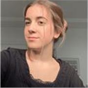 Actualmente estoy estudiando la carrera de enfermería y me encantaría compaginar la universidad con la enseñanza, siempre me ha llamado mucho la atención y me encantaría formarme en este campo también. 