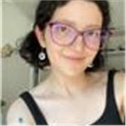 Profesora de canto con formación en canto lírico de más de una década. Enseño a quienes quieren ampliar y conocer su voz
