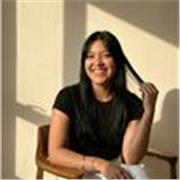 Profesora formada en Administración de Empresas con un estilo de enseñanza claro, práctico y motivador apta para todo el público.