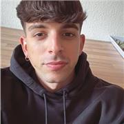 Italienischer Muttersprachler, Bachelor-Abschluss in Kommunikation und Marketing