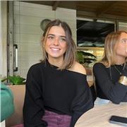 ¡Hola! Soy Carolina y soy estudiante de segundo de carrera en el doble grado de Relaciones Internacionales y Comunicación Global e