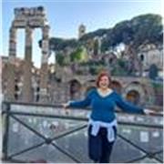 Sono Sabrina Nardelli e impartisco lezioni d italiano per stranieri di qualunque eta. Laureata in psicologia e conseguente specializzazione in psicoterapia. Ho 52 anni e ho molta pazienza ed empatia. Ho grandi capacita comunicative e relazionali, in segui