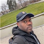 Professeur particulier donne des cours de soutien scolaire aux élèves du primaire, secondaire et supérieur