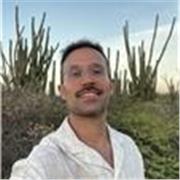 He trabajado como orientador laboral enfocado a todas las edades. Además tengo experiencia profunda en gestión de nóminas y rrhh.