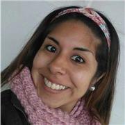 Profesor de comunicación imparte clases para niños de primaria hispanohablantes