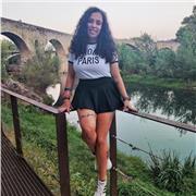 Educadora cualificada para dar clases para infantil, primaria o adultos.