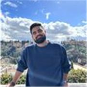 Doy clases para reforzar y apoyo, para los niños más pequeños de infantil y primaria. También cuido niños/as.