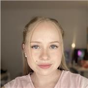 Estudiante universitaria bilingüe en inglés y francés. Me encanta enseñar y me gustaría poder ayudar en el refuerzo escolar.