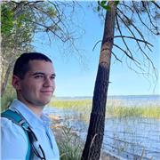 Profesor nativo de catalán con dominio pleno del idioma.