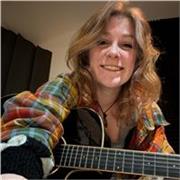 Music teacher with experience teaching young people to young adults. Can also teach singing and basic guitar