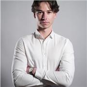 Tu veux parler anglais sans perdre ton temps avec des méthodes compliquées ? Cours 100 % en ligne, axés sur la pratique réelle.