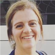Insegnante esperta madrelingua inglese e con 17 anni di insegnamento  in scuole di lingue e statale, nonché esaminatrice Cambridge di lingua. Ho insegnato con successo inglese generale e commerciale a tutti i livelli e età incluso bambini, ragazzi e adult
