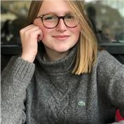 Etudiante donnant des cours de français et de maths niveau collège - cours en ligne