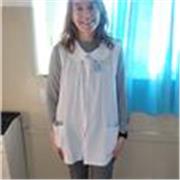 Maestra de Matemáticas imparte clases para niños y niñas